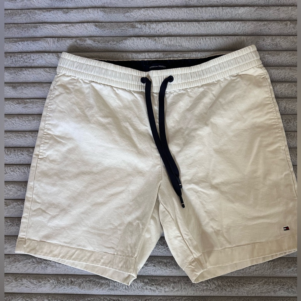 Tommy Hilfiger Men's Cream Shorts